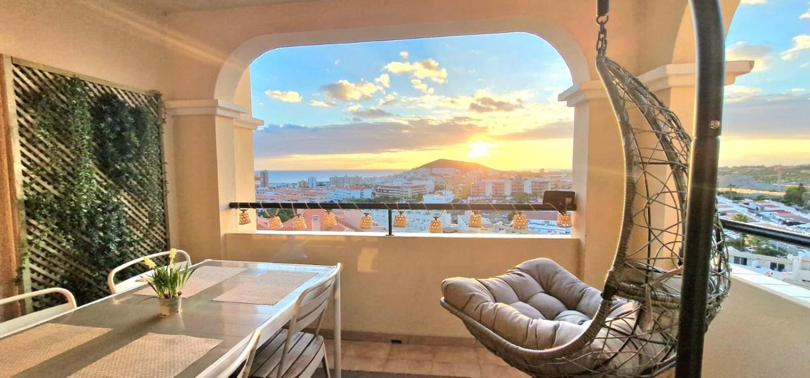 Spacious 3-bedroom Duplex With Heated Pool & Ocean View In Castle Harbour, Arona Appartement Los Cristianos (Tenerife)